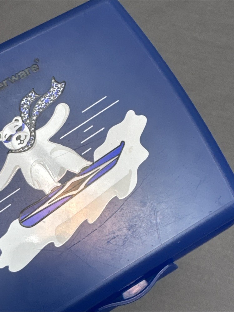 Tupperware Polar Bear Sandwich Keeper
