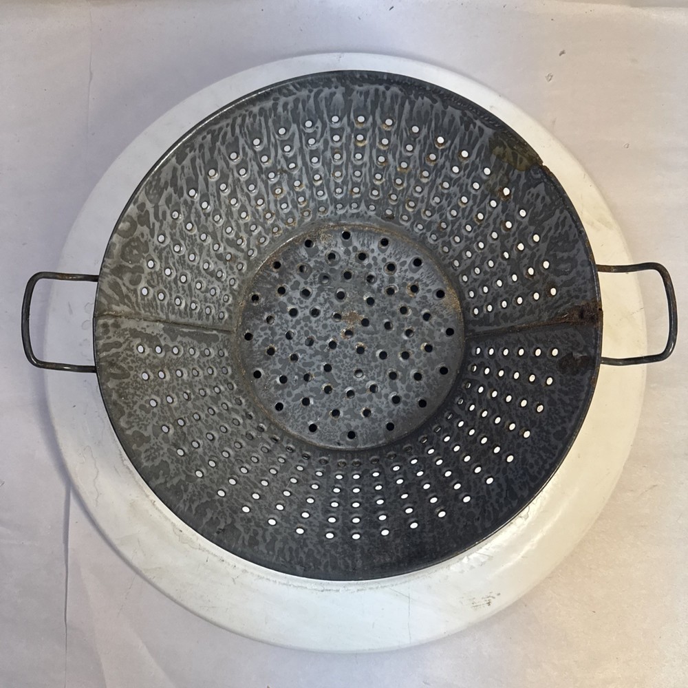 Rustic Enamelware Graniteware Gray Mottled Colander Strainer Footed Base T74