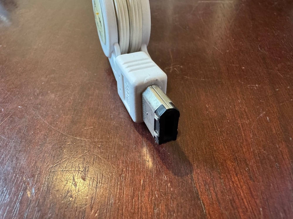 Retractable Firewire 400 Data & Charging Cable for 30-PIN iPhone, iPod, & iPads