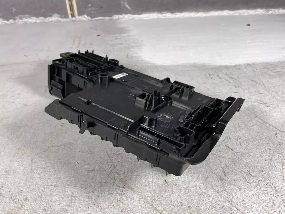 ⭕20-24 Tesla Model Y Right Low Voltage Controller Electronic Module 1657650-00-C