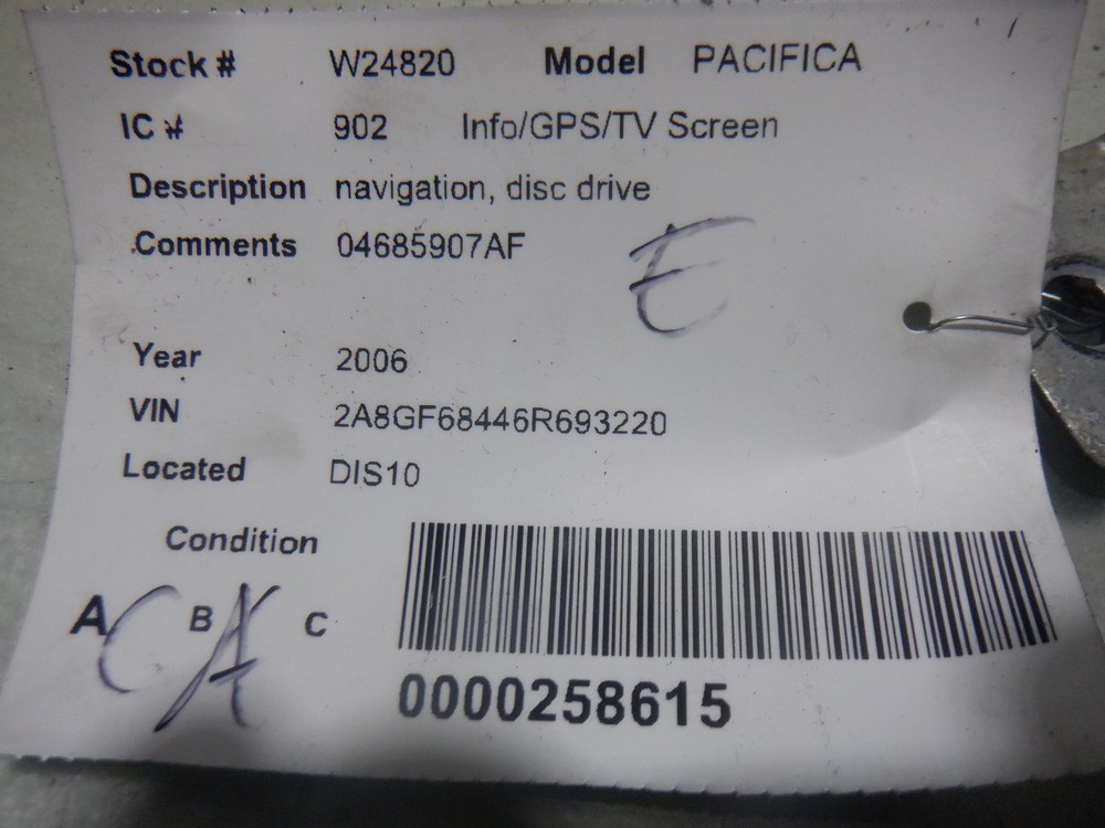 06 CHRYSLER PACIFICA Info Screen 04685907AF