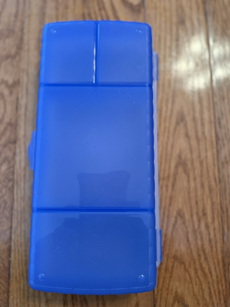Tupperware Blue Hinged Sandwich Keeper Lunch Container
