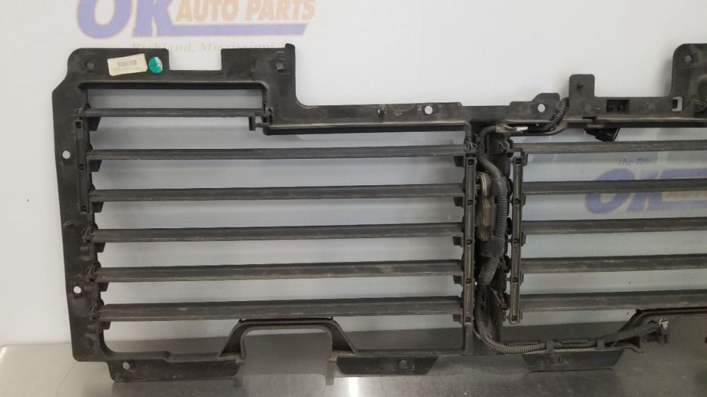 18 CHEVY SUBURBAN 1500 AIR SHUTTER 5.3L