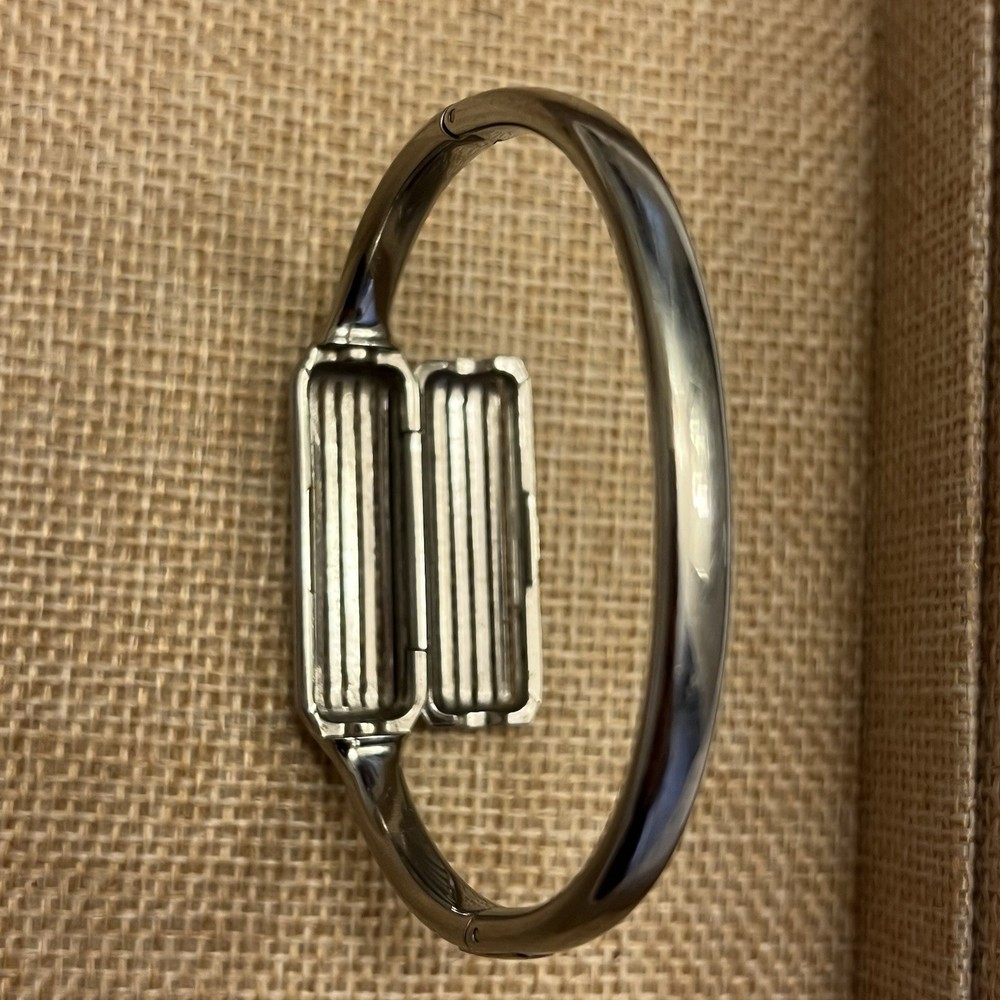 Fitbit Bangle (Rare color, MSRP of 60$, for Fitbit flex 2)