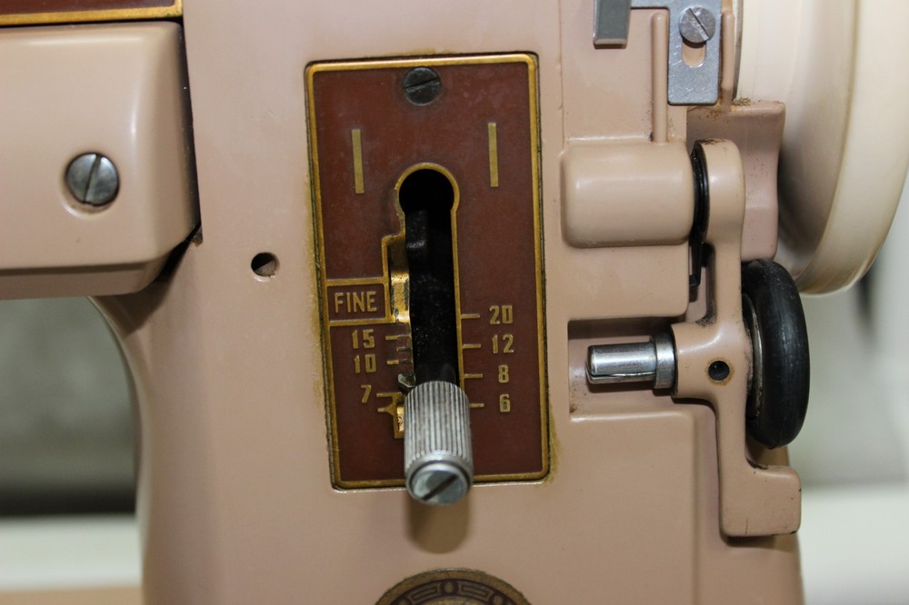 Singer Sewing Machine 401 Slant O Matic with Attachments