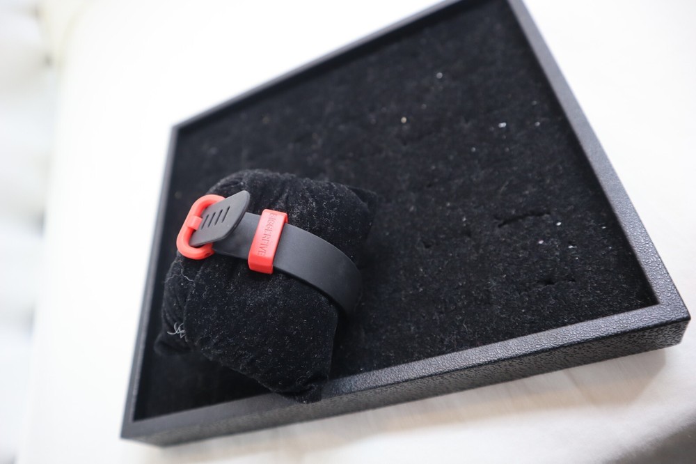 BIGGERFIVE FITNESS TRACKER ***AS-IS*** (NOT WORKING)