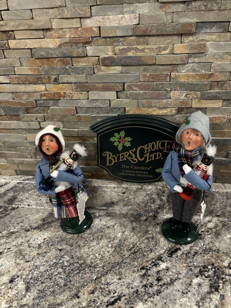 Byer’s Carolers Nutcracker Set