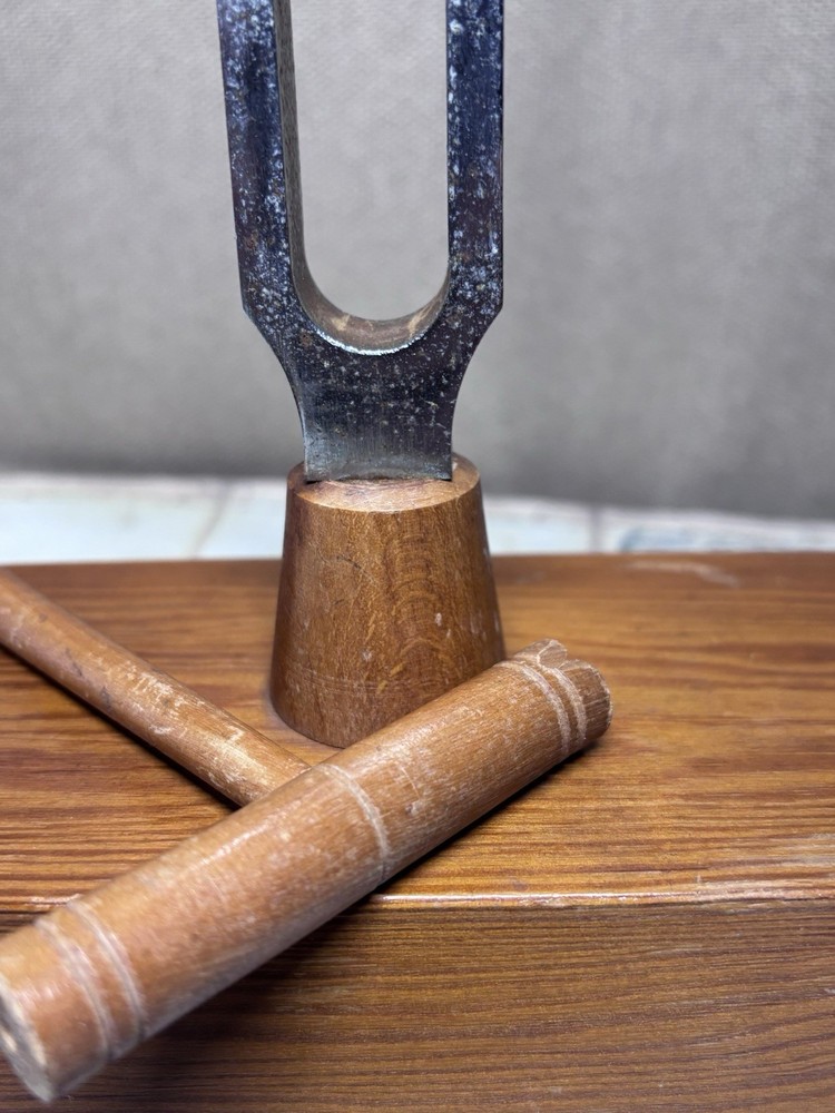 Vintage Chrome Tuning Fork – 435 Hz (A Note) – Decorative & Functional