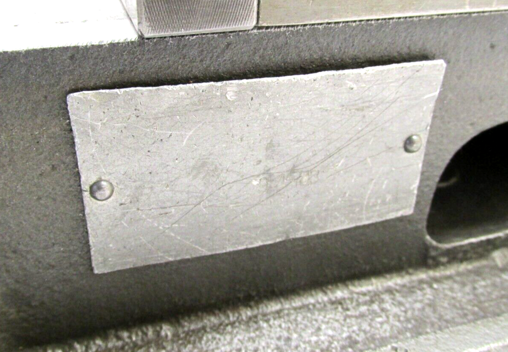 KURT ANGLOCK 6" MILLING MACHINE VISE w/ JAWS - #D60
