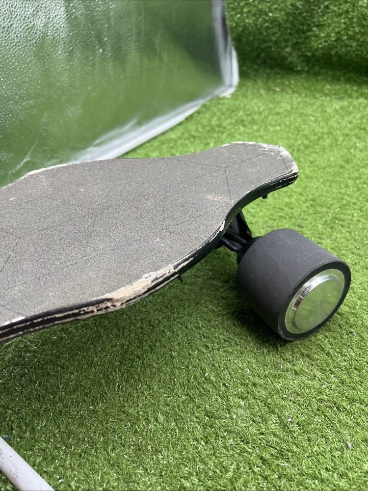 Isinwheel V6 Electric Skateboard Only Powers On ~ Untested. S4