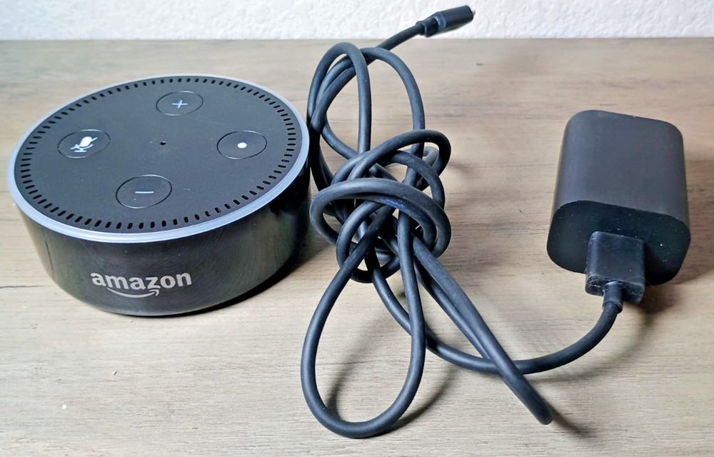 Amazon Echo Dot 2nd Generation Smart Speaker - Black (RS03QR) - W/Adapter