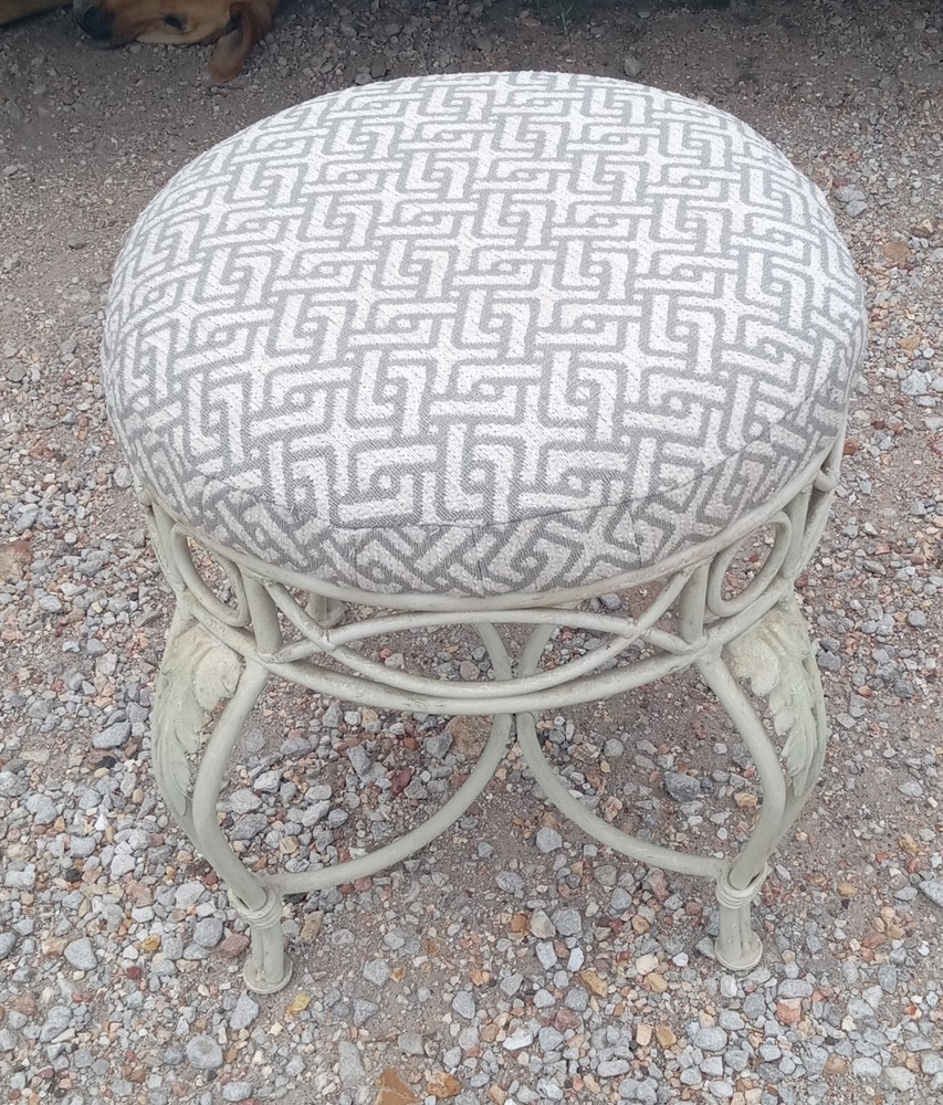 Round Iron Vanity Stool / Bench  (VB-116)