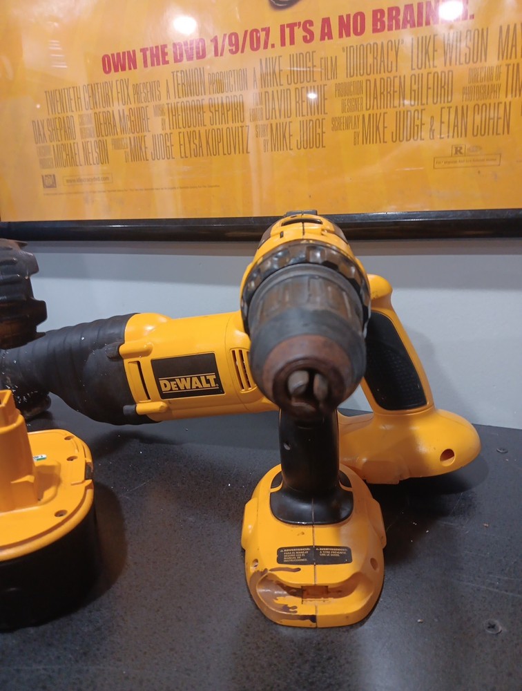 Dewalt Tool Set Drill, Flash Light Battery (Untested)