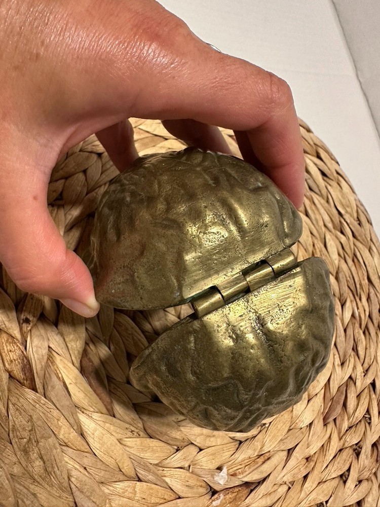 SOLID BRASS NUTCRACKER WALNUTS Vintage LARGE Walnut Shaped 5x3.5 Open