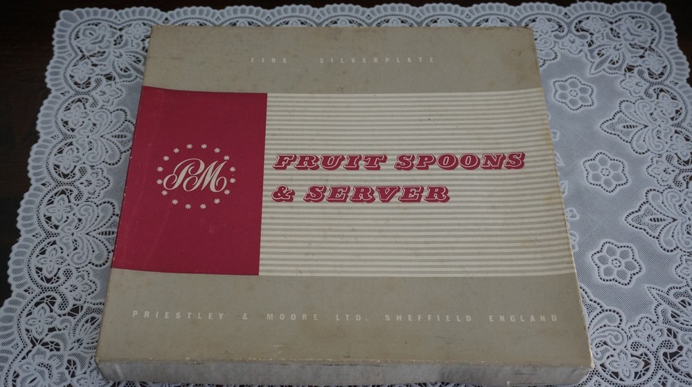 Fine Silverplate Fruit Spoons & Server, PRIESTLEY & MOORE, Sheffield ENGLAND