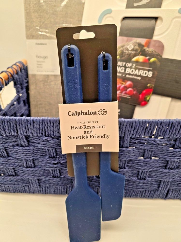 Kitchen Bundle New – Cutting Boards, Farberware Shears, Oven Mitts, Basket /Tool