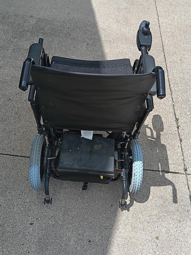 Pair Front wheels - COMPLETE - 18" Invacare P7E