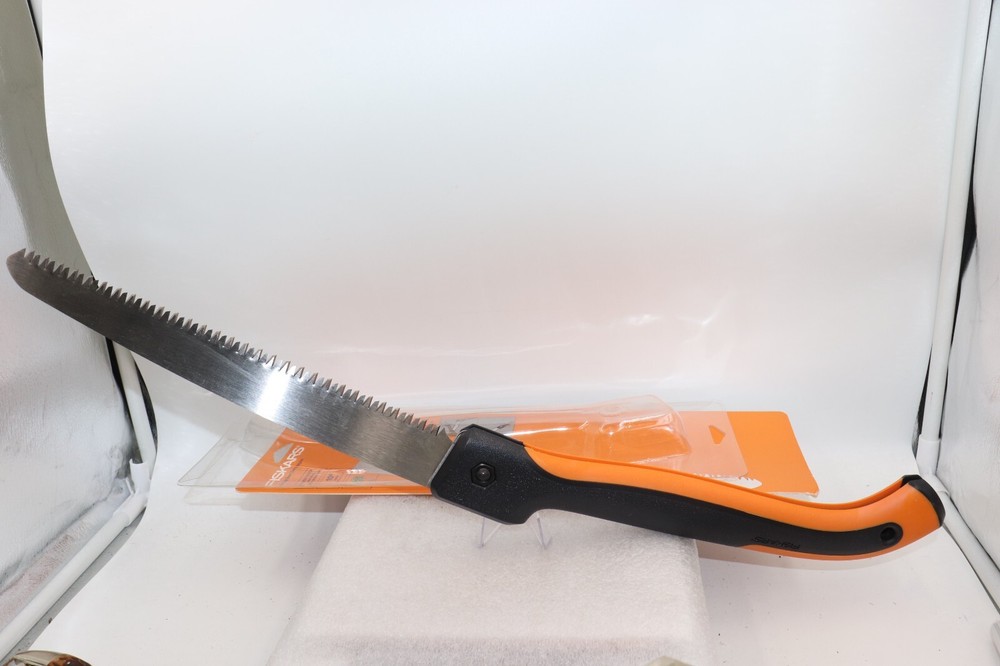 Fiskars 10” Blade Folding/Locking Power Tooth Pruning Saw