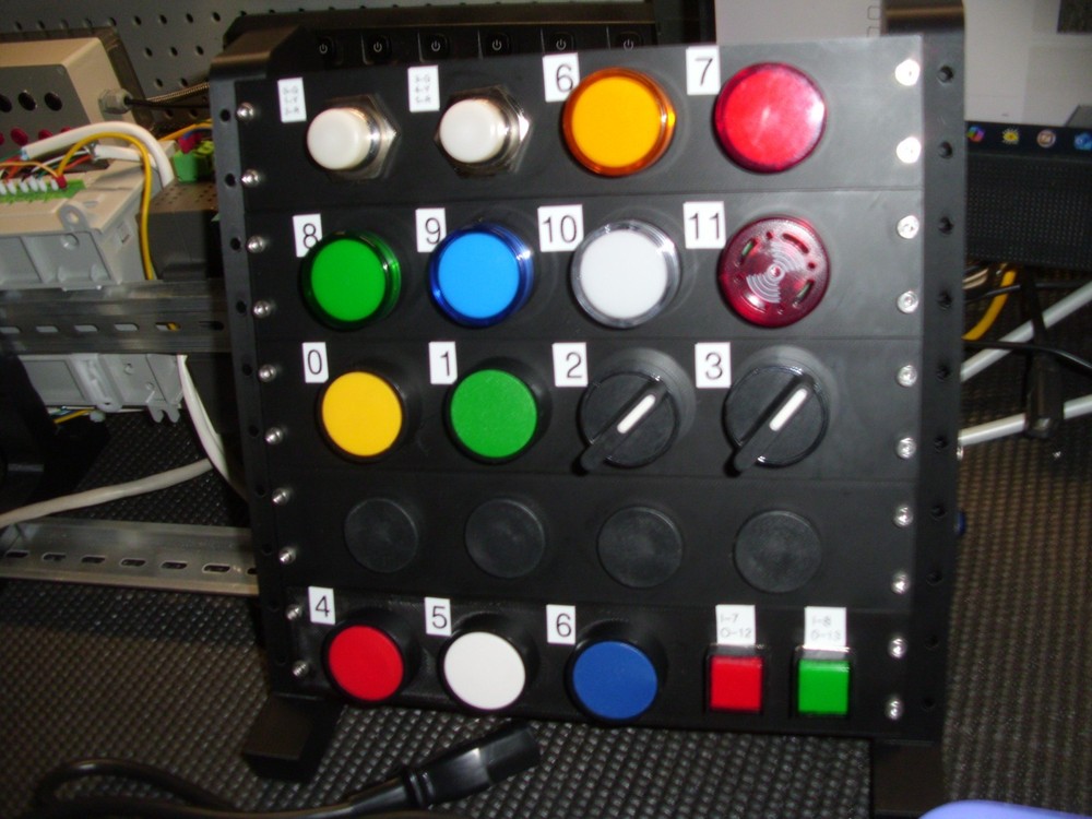 Allen-Bradley Micro850 Programmable CCW PLC Trainer Kit with Panelview 800