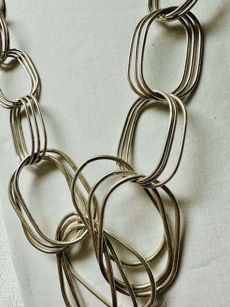 Mod Graduated Silver Tone Triple Link Necklace n0135