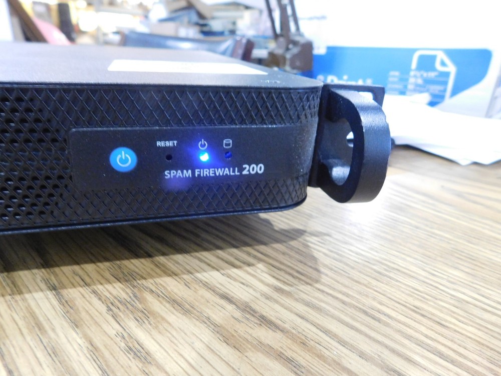 Barracuda Model: BSF200a. Spam Firewall 200
