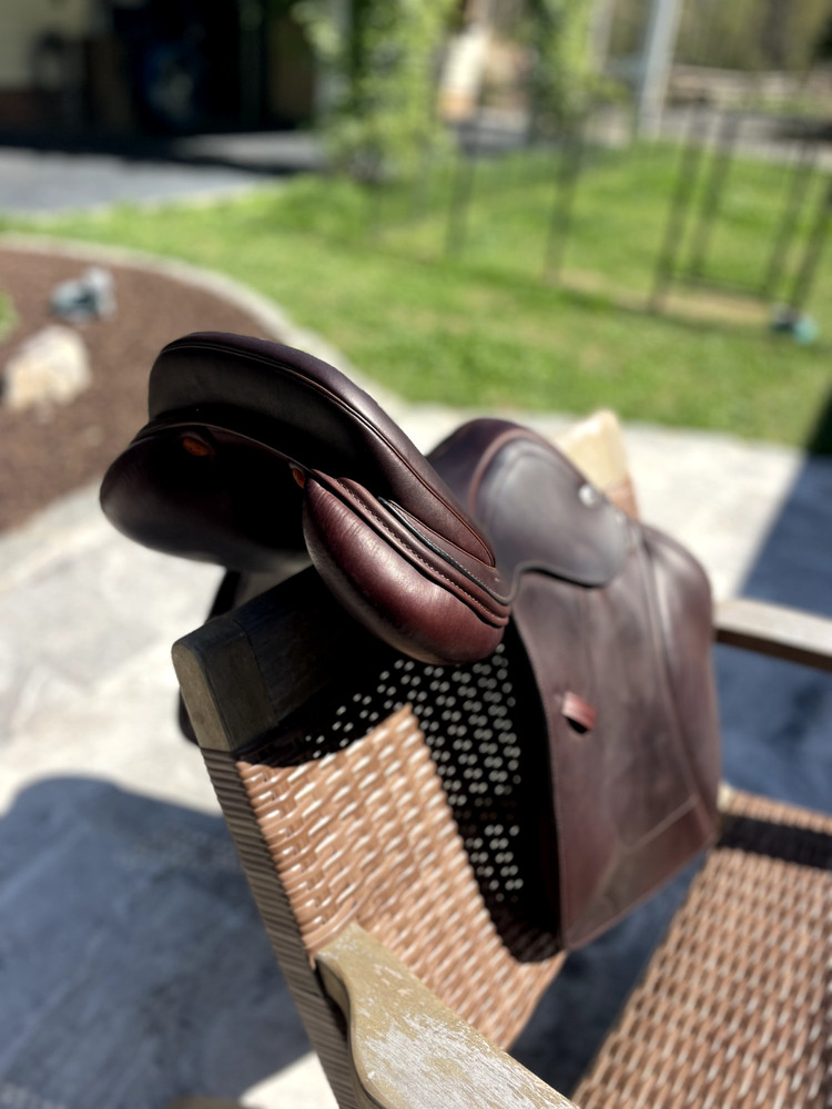 17.5" 2022 Erreplus JH Hunter Saddle - Barely Used