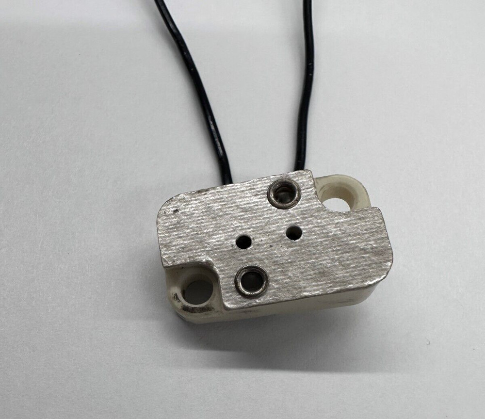 Microscope G6 Lamp Socket, Ceramic