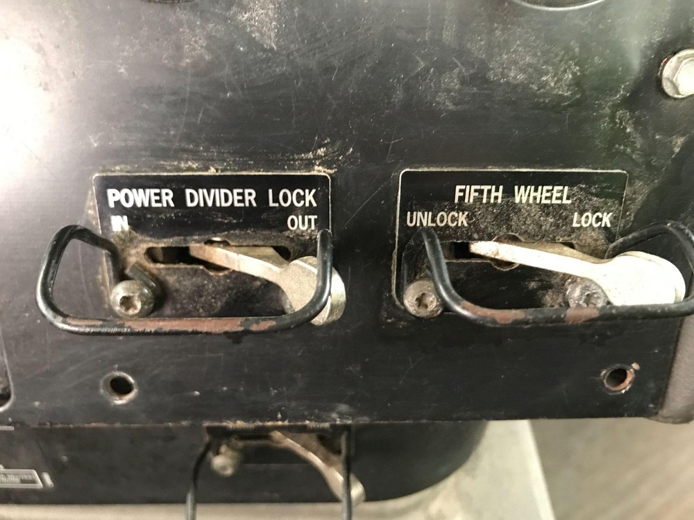 International 9100 SWITCH Dash Panel - Used