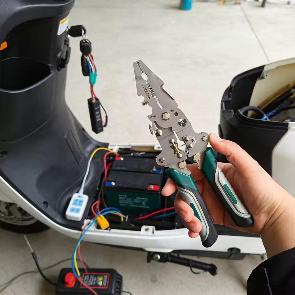 Foldable wire stripper, pulley design multi-function electrician wire splitter