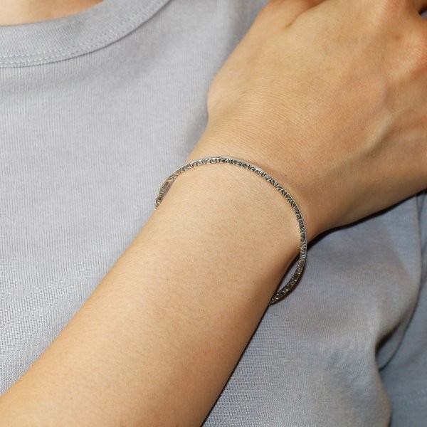 VIVIFY Side Arabesque Silver Bangle Bracelet