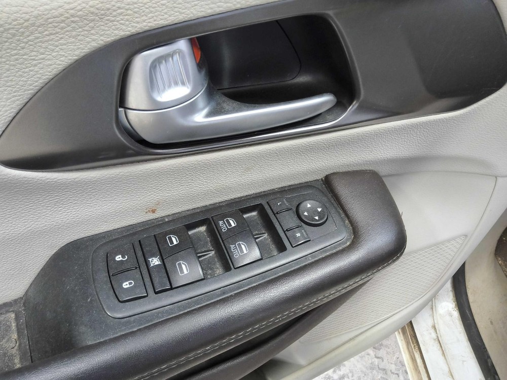 Used A/C Selector Switch fits: 2017 Chrysler Pacifica front 3 zone temperature c