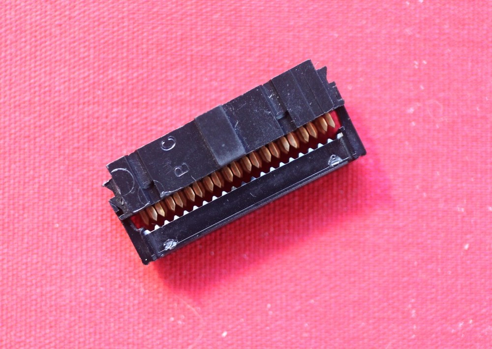APPLE II COMPUTER DISK II 20-PIN RIBBON CABLE CONNECTOR