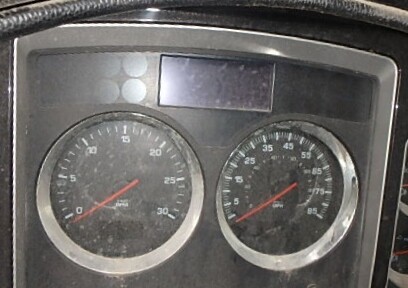 KENWORTH T660 2012: Instrument Cluster