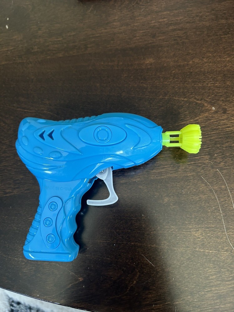 Manual trigger blue bubble blower gun