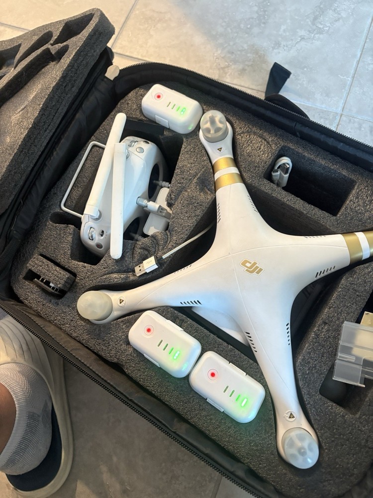 DJI Phantom 3 Professional with 4K Camera Drone Bundle W/ Extras Remote Not Work