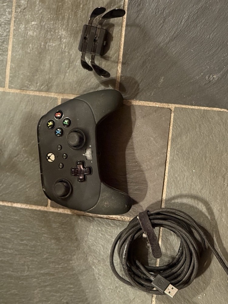 For parts Xbox Controller Bundle and Accessory Kits includes one working