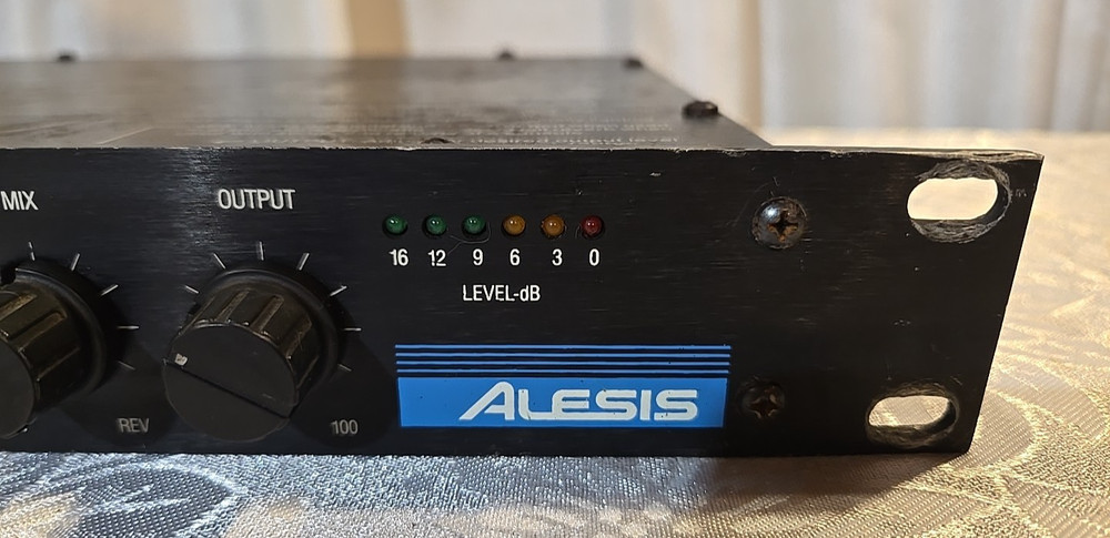 Alesis XT:c Digital Reverb Effects Processor FX Rack