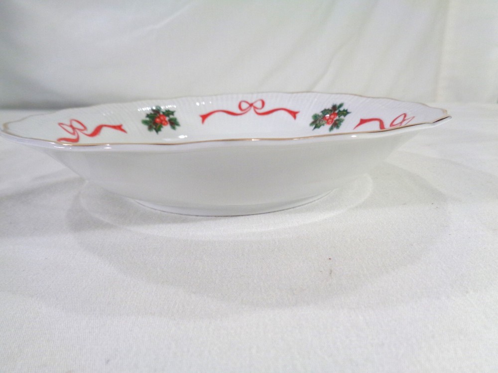 Walbrzych Holiday Ribbon Handled Candy Nut Dish