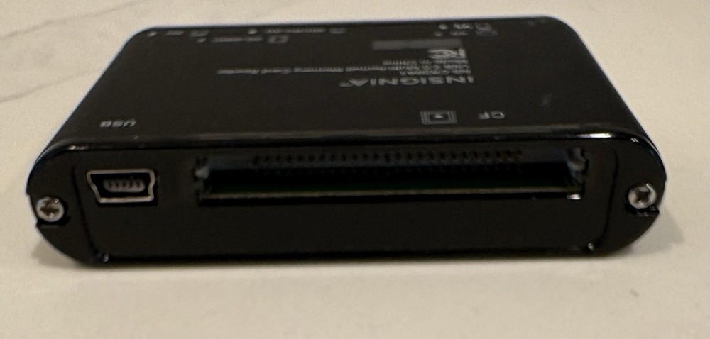 Insignia NS-CR20A1 Black Portable USB 2.0 Multiformat Memory Card Reader