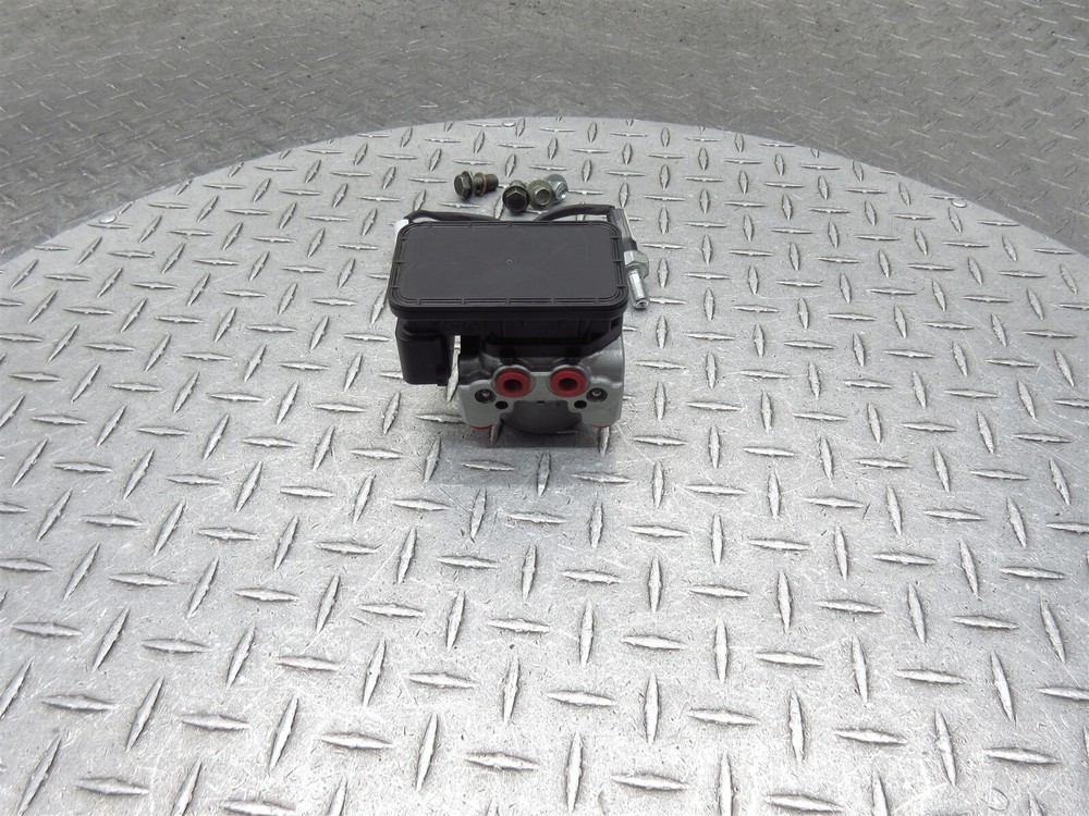 2018 17-23 Indian Chieftain Limited ABS Pump Brake Module Control Unit Sensor