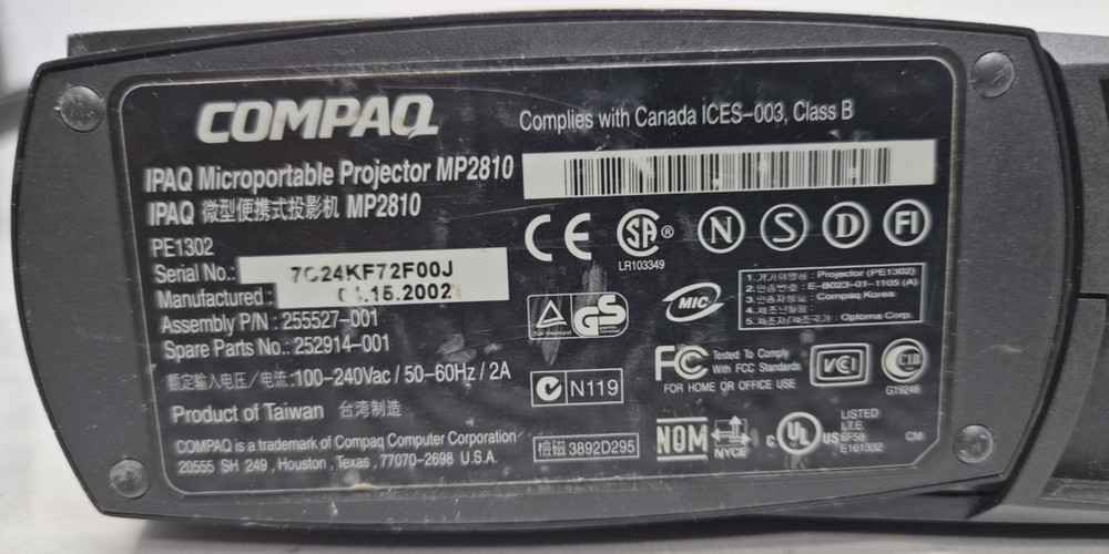 COMPAQ iPAQ Microportable Projector MP2810 VGA W/remote No Cables See Descriptio