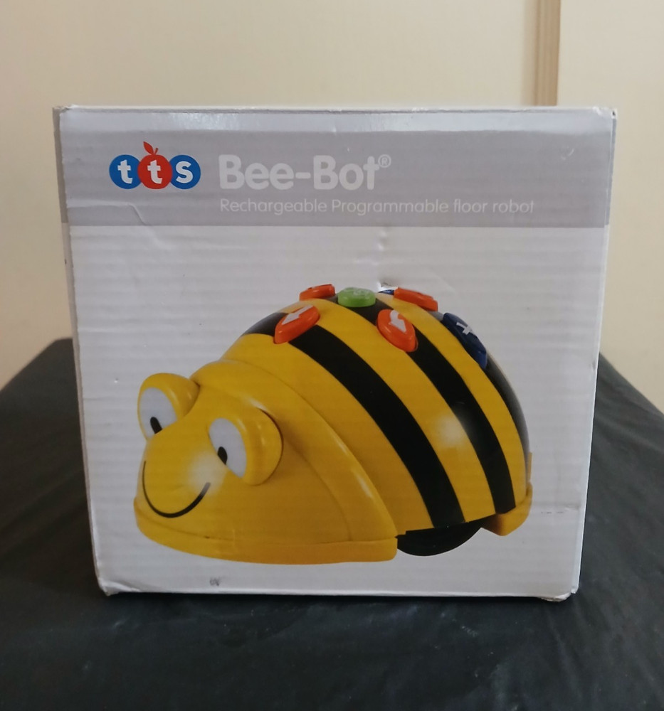 Bee-Bot Programmable Toy Robot Educational STEM Rechargeable Coding Toy IT10380