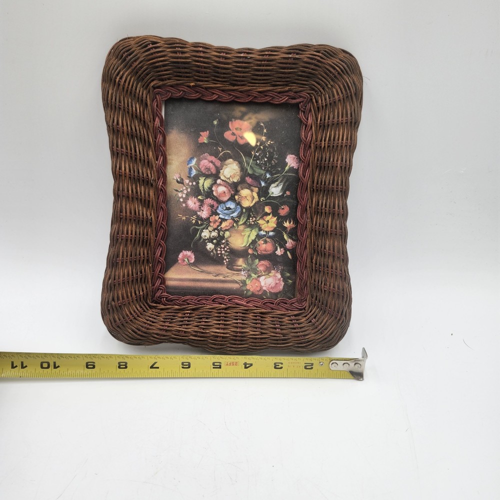Vintage 5x7" brown woven wicker Frame