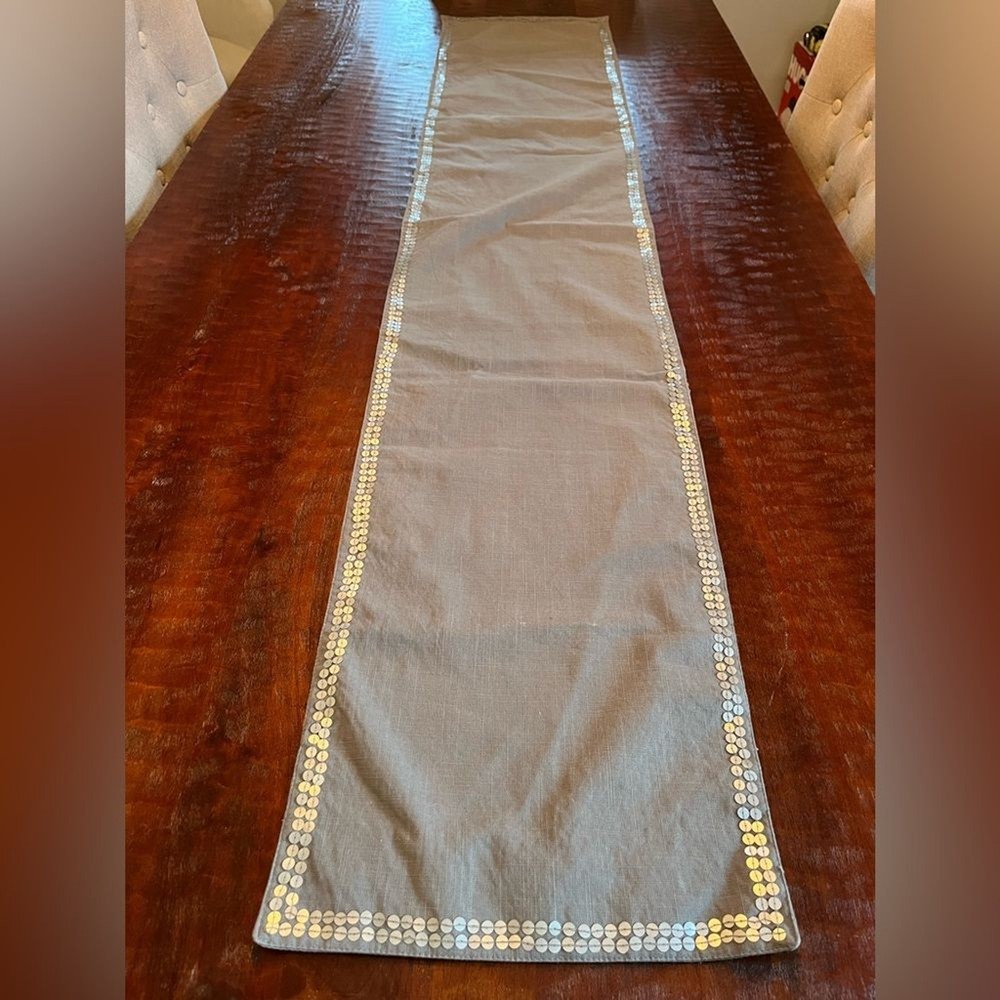 Table runner grey & silver sequins