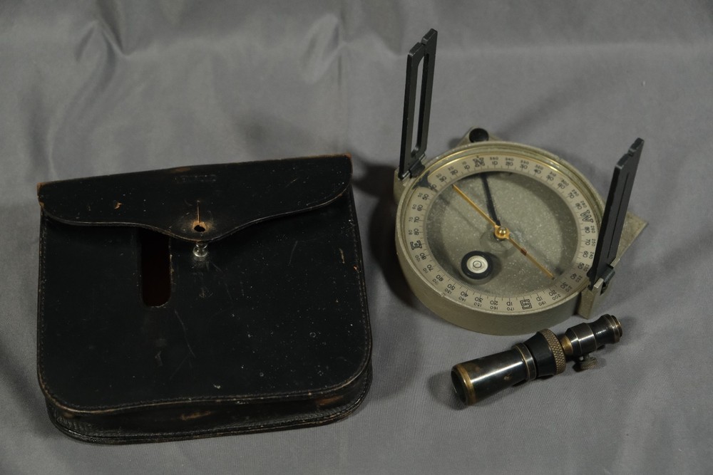 Vintage LEUPOLD Forester Compass with Leather Case