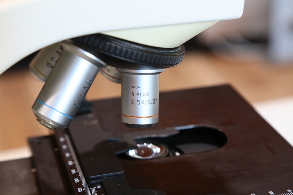 Leica DME Biological Microscope with C PLAN & N PLAN Objectives 2.5x/4x/10x/40x
