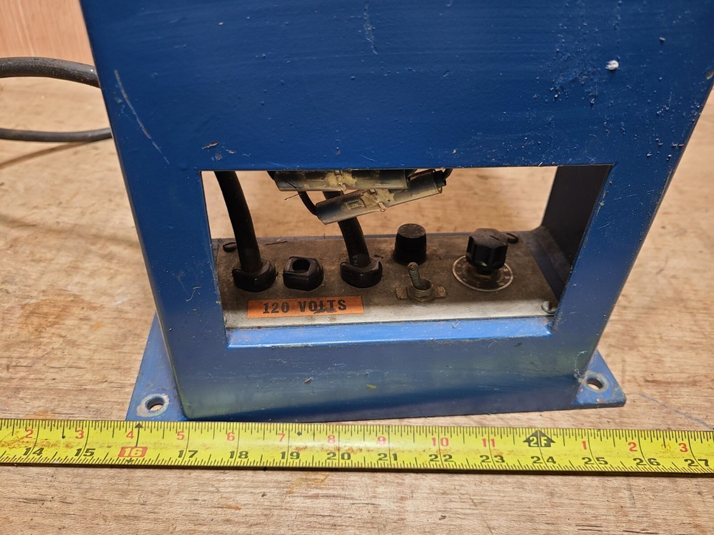 Moorfeed Corp. Vibratory Feeder, 120V model 74101