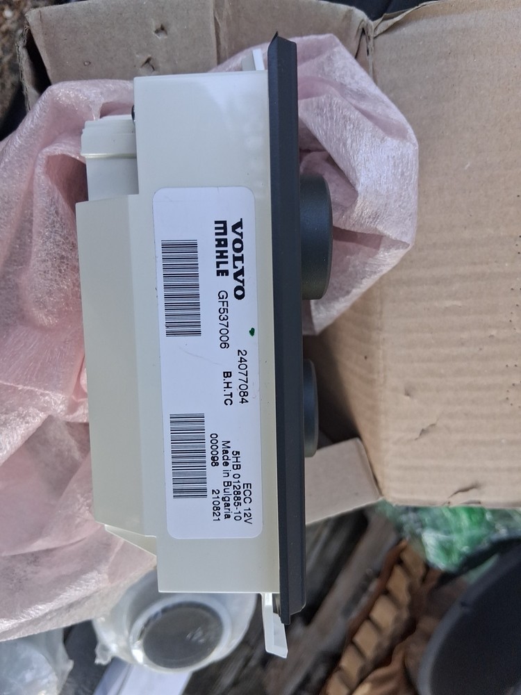 Volvo Climate Control Module AC/Heat Switch 24077084 OEM