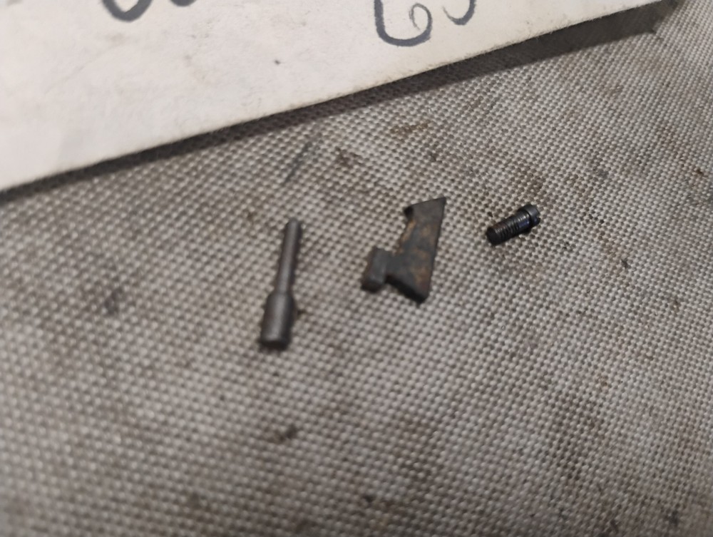 Winchester Model 63 Extractor With Plunger And Screw