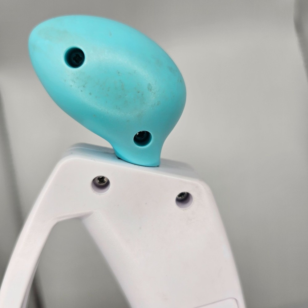 Hasbro Bop It 2018 Classic Reflex Handheld Electronic Game